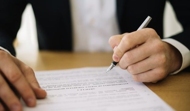 Tahliye Taahhütnamesi Nedir? Türk Borçlar Kanunu Kapsamında Yasal Geçerlilik Şartları ve İcra İle Evden Çıkarma Prosedürü